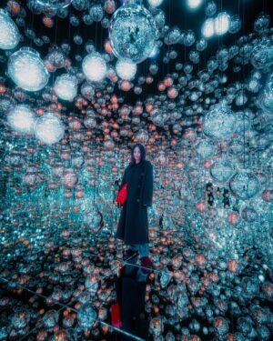 Megumi Instagram - 麻布台ヒルズにオープンしたチームラボへ。
今まで、ほとんどの展示に行かせて貰ってましたが、
今回の進化、凄まじかったです😭✨
日常で考えている事が、全て吹っ飛んで本当に楽しかったです！
日本の誇りだ😭
いつもありがとうー🌹🙏
@ghani.teamlab 
@teamlab 
皆様も是非行ってみてねー！最高ですよー！
#あの世感