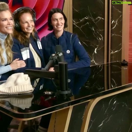 Megyn Kelly Instagram - Always fun when friends stop by the studio just to say hi. Happy Friday @abbyritman @moogiefish