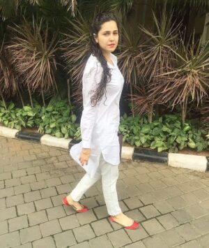 Meher Vij Instagram - Your time is limited so don’t waste it living someone else’s life #kokodiaries #selftalk #selfreminder 🍁🍁🍁