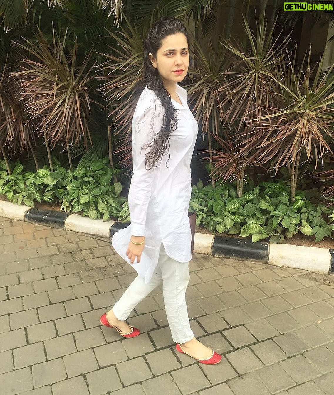 Meher Vij - 11.5K Likes - Your time is limited so don’t waste it living someone else’s life #kokodiaries #selftalk #selfreminder 🍁🍁🍁