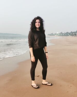 Meher Vij Instagram - Picture is unclear but the smile is real 😁😁 #kokodiaries 💛