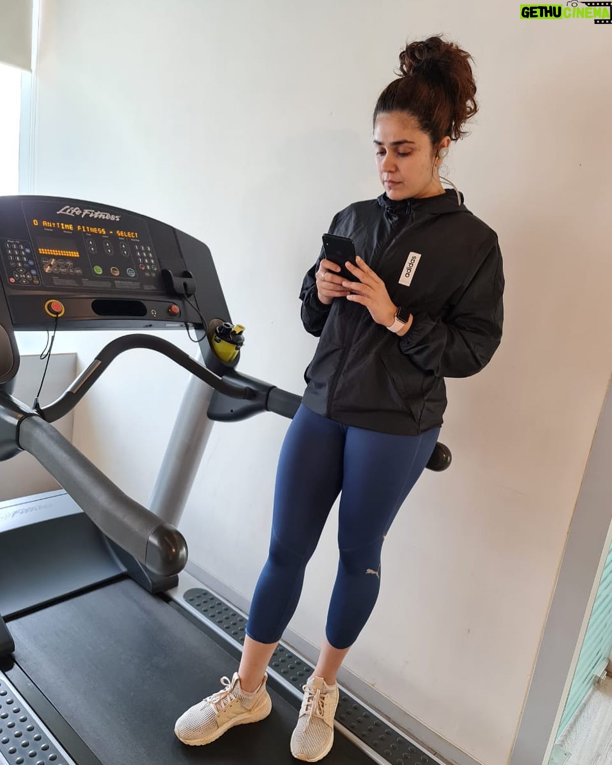 Meher Vij - 13.4K Likes - Aaj kare so kal kar,kal kare so parso,itni jaldi kya hai bhaiya jab jeena hai barso...🤪🤪🤪