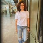 Meher Vij Instagram - Happiness is white T-shirt and blue jeans 😜