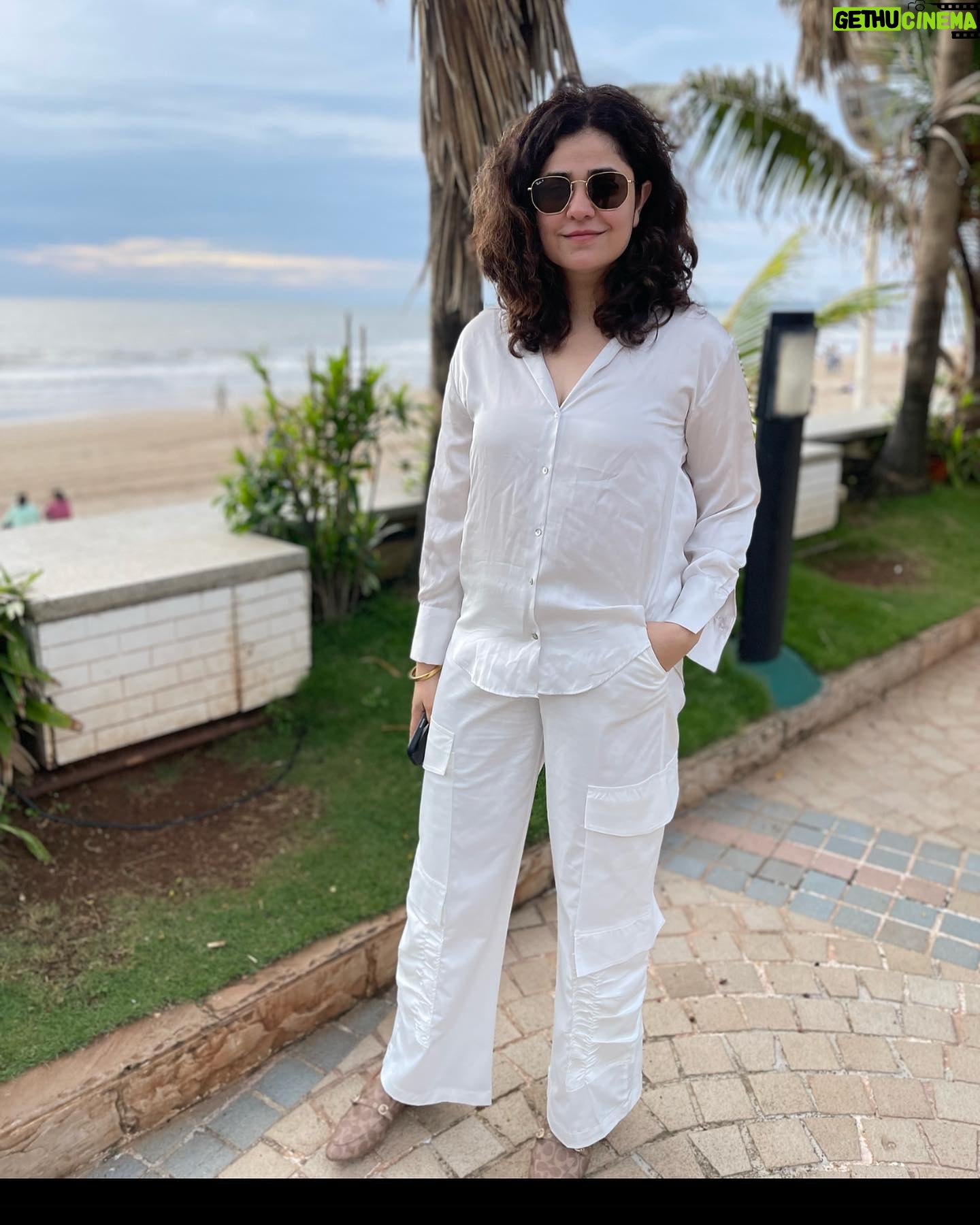 Meher Vij - 5.7K Likes - Back to basics 🤍🤍🤍🤍🤍
#fashiongameoff 🤪🤪🤪🤪