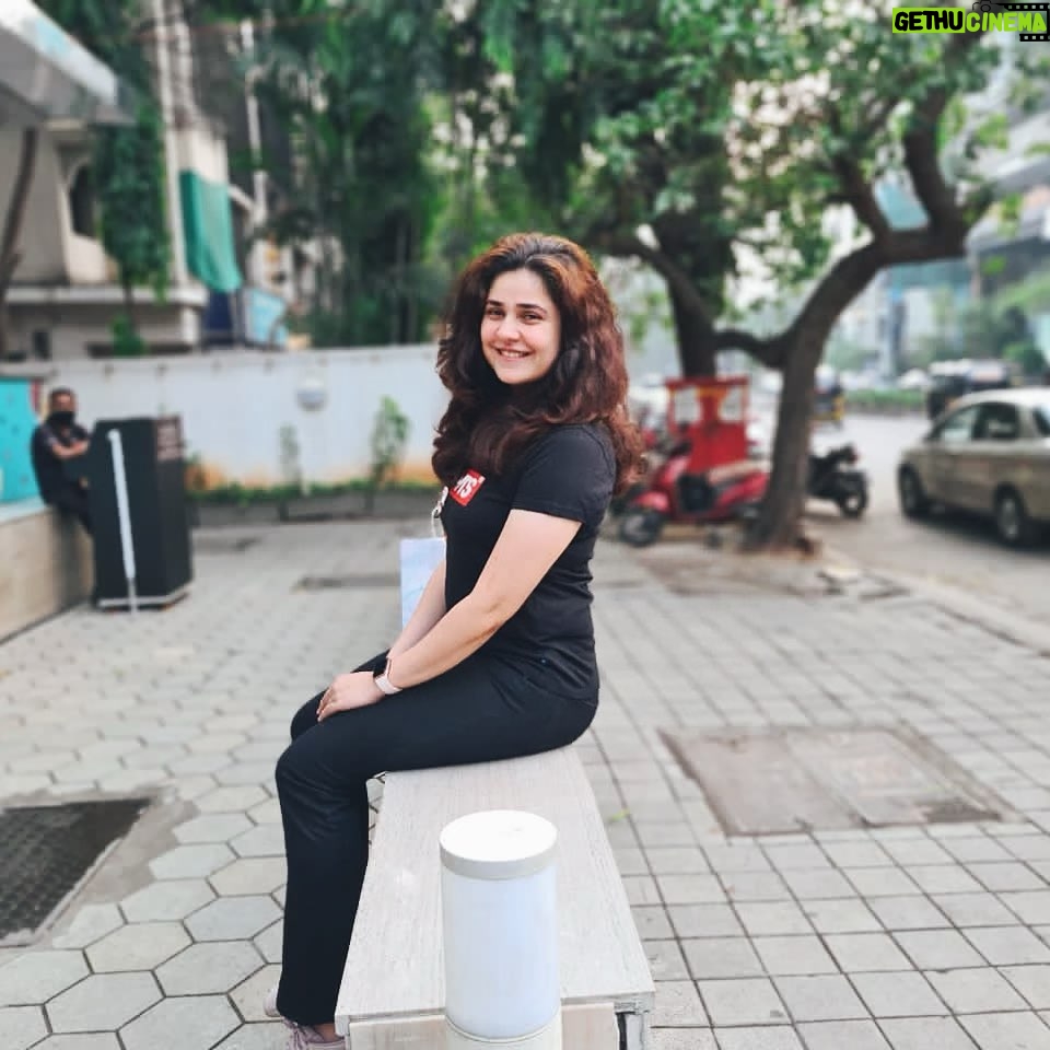 Meher Vij - 9.7K Likes - Isko bolte hai raste pe photu bhai log...picture credit @piyushsahdev