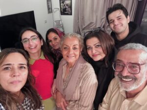 Mehreen Jabbar Instagram - Some long days. On the set of ‘The Contractors’. Limited series for @harpalgeotv @mohammedahmedsyed @shamimhilaly @bakhtawar_mazhar @mamya.jsk @farihaafzalkhan @hamzahtj @nabil_rizvi @faizruh @zara_g57 @7thskyentertainment