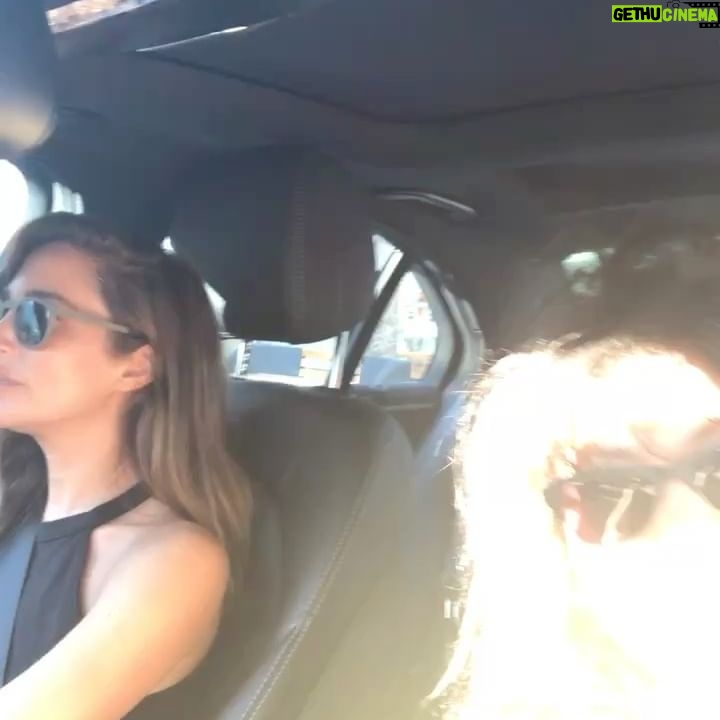 Mehtap Bayri - 1.7K Likes - Benim biricik dostum,kardeşim,canımın içi doğduğun gün kutlu mutlu olsun. O güzel kalbinden ne geçiyosa kolaylıkla olsun🙏🏼 gülmelerin en yakıştığı canım rojdam hep mutlu ol .muhteşem yolculuklarımız ,sohbetlerimiz,dertleşmelerimiz,keyfimiz ,eğlencemizzz hep çoğalsın🙏🏼 seninle yollar hep en güzel gökkuşağına çıkar, seninle sohbet hep dünyanın en güzel çiçeklerini açtırır, seninle dostluk çağlaya ların coşkusuyla hep en büyük güveni yaşatır . Benim güzeller güzelim iyi doğdun iyi ki varsın seniiiiii dünyalar kadar çokkk seviyorumm🙏🏼❤️❤️❤️🎈🎈🎈🎂🎂🎂❤️❤️❤️ @rojdademirer__ #rojdademirer #happybirthday