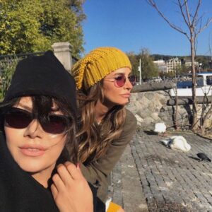 Mehtap Bayri Instagram - Hayatımın ahengi kalbimin en kıymetlisi canım dostum,kardeşim her şeyim doğmuş iyi ki🙏🏼🙏🏼 gülüşünden dünya çağlayan, bakışından gökkuşağı gibi saran her anımın şahane dostu güzeller güzeli rojdam kalbi şahanem iyi ki varsın çokkk çokkkk seviyorum seni dünyalar kadarrr 🙏🏼🧿❤️❤️🙏🏼 @rojdademirer__  #rojdademirer