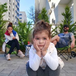 Mehtap Bayri Instagram - Canım Timurum canım dostum iyi ki doğdun 🧿🎉🎂🎊🙏🏼🙏🏼 dostluğun şahane kalbin hayata bakışın o güzel enerjin o adam gibi adam insan gibi insan oluşun ne güzel  iyi ki varsın iyi ki🙏🏼 seni çokkk seviyorum ♥️♥️ her şey gönlünce olsun 🙏🏼🧿 @timuracar @edaozerkan #elizkızımız