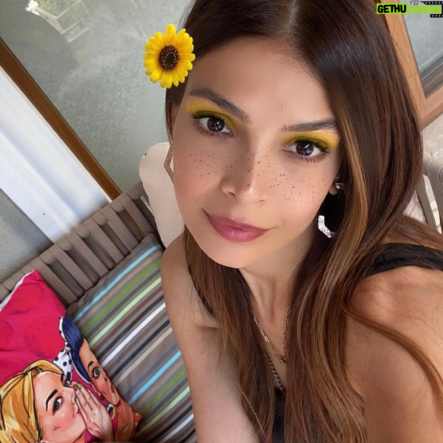 Mehtap Bayri - 2.4K Likes - Canımıniçi biriciğim güzeller güzeli prensesim iyi ki iyi ki doğdun 🙏🏼🙏🏼🧿 günün kutlu mutlu olsun 🎉🎊🎂🌺🌺 hayat sana tüm güzellikleri kolaylıkla sunsun beraber güleceğimiz eğleniceğimiz mutlu olucağımız zamanlar artsın🙏🏼 iyi ki varsın kalbi şahanem kıymetlim 🙏🏼🧿🧿 seni çokkk çokkk seviyorummm ❤️❤️🌺🌺🌺❤️❤️❤️❤️ @edaozerkan ❤️❤️ #edaözerkan