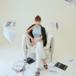 Mei Ho Instagram - WAVE SHINE挺波衣品牌大使 女孩們是不是還在擔心夏天想穿涼快點，又擔心內衣露出來不好看？貼nubra皮膚敏感紅癢呢？ #WaveShine 全新 #WaveShine挺波衣 系列，不只是BRA TOP更是一件就能出門的 #美波神器 ，有細肩帶、平口、削肩背心、短袖、洋裝，各種款式都有內建 #獨家專利胸墊 穿上立刻「挺．穩．大」 不管單穿還是內搭都能正面集中、側面渾圓。面料柔軟又有高彈性，胸下圍包整圈鬆緊織帶真的安全感十足，長時間都能支撐穩定不跑杯。下厚漸薄的獨家專利胸墊穿上罩杯立刻升級2Cup！而且有分飽滿型胸墊和薄杯胸墊 #小胸救星大胸安心 可以依不同穿著習慣隨意更換🤍 🥑我最喜歡酪梨奶昔顏色的平口 單穿下身配針織裙就有滿滿的海島感 想時髦俐落的話就搭個西裝外套輕鬆出門！ 挺波衣系列官網以及門市都開賣了！ 杏色繞脖款和藍色削肩款是4/9上市的新品，希望女孩們都能穿上自信 #讓美麗變簡單 即日起到5/1 輸入折扣碼「HOMEI0416」就可以享有消費滿$1,500現折$150的優惠。 #內建胸墊挺穩大 #美波第一品牌 #WaveShine挺波衣挺一波 @wave_shine
