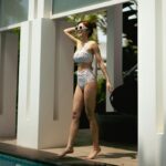 Mei Ho Instagram - 🇹🇭🌴 邁入三十後感受到一切自在從容 褪去了勉強和不自信 思考過來自原生家庭和社會環境的影響 為了要「懂事」而委屈 為了要「圓融」忍氣吞聲 你可能和以前的我一樣 會在面對衝突時選擇不說話 累積內耗再自我爆炸 這些年練習學會「說出自己的想法」之後 不預設可能會面對的衝突 說出自己的想法解決問題就會變得輕鬆 人生就像一場遊戲 誰能玩得最盡興而已 所以我們在泰國玩得很開心💋 Thank you AirAsia @flyairasia.th #沒有圖文不符吧 #這樣轉會太硬嗎 #活得自在可可愛愛 Bikini @wave_shine Photo by @c_lander