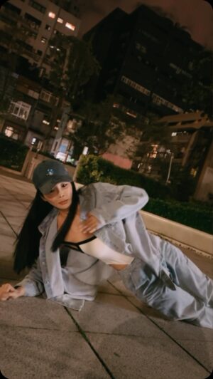Mei Ho Instagram - @nikita.hsu 美魔女45歲生日快樂🎂💖
昨天排 @energy.come 簽唱會到凌晨兩點多
早上才睡覺的壽星今天體力還那麼好!!!

最喜歡看妳開心的笑瘋狂的樣子
希望妳永遠都像星期五晚上一樣快樂
#棒式 #迅猛龍 #打咩 #粉絲拍照