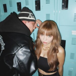 Mei Ho Instagram - 我從Gamania畢業了
大學生了沒之後
正式簽約成為集團的第一位藝人

有志彥哥帶著主持各大集團活動
從幼橘人到可以拿資深員工獎

今年尾牙特別不一樣
卸下主持棒以歌手的身份表演
私心把新歌首唱留給主場

謝謝在這段時間幫助過我的每一個人
那些吵吵鬧鬧的革命情感
我一輩子都不會忘記
離開後也不會變的。

最後
恭喜我畢業吶🎓