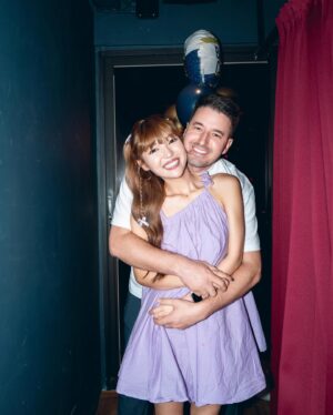 Mei Ho Instagram - 謝謝身邊這些溫暖的存在。
我的生日，很快樂。
Love you all!

Photographer @joeychi.dng