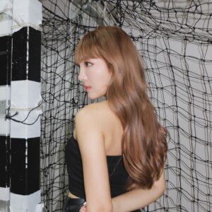Mei Ho Instagram - 我從Gamania畢業了
大學生了沒之後
正式簽約成為集團的第一位藝人

有志彥哥帶著主持各大集團活動
從幼橘人到可以拿資深員工獎

今年尾牙特別不一樣
卸下主持棒以歌手的身份表演
私心把新歌首唱留給主場

謝謝在這段時間幫助過我的每一個人
那些吵吵鬧鬧的革命情感
我一輩子都不會忘記
離開後也不會變的。

最後
恭喜我畢業吶🎓