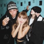 Mei Ho Instagram - 我從Gamania畢業了 大學生了沒之後 正式簽約成為集團的第一位藝人 有志彥哥帶著主持各大集團活動 從幼橘人到可以拿資深員工獎 今年尾牙特別不一樣 卸下主持棒以歌手的身份表演 私心把新歌首唱留給主場 謝謝在這段時間幫助過我的每一個人 那些吵吵鬧鬧的革命情感 我一輩子都不會忘記 離開後也不會變的。 最後 恭喜我畢業吶🎓