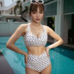 Mei Ho Instagram - 🇹🇭🌴 邁入三十後感受到一切自在從容 褪去了勉強和不自信 思考過來自原生家庭和社會環境的影響 為了要「懂事」而委屈 為了要「圓融」忍氣吞聲 你可能和以前的我一樣 會在面對衝突時選擇不說話 累積內耗再自我爆炸 這些年練習學會「說出自己的想法」之後 不預設可能會面對的衝突 說出自己的想法解決問題就會變得輕鬆 人生就像一場遊戲 誰能玩得最盡興而已 所以我們在泰國玩得很開心💋 Thank you AirAsia @flyairasia.th #沒有圖文不符吧 #這樣轉會太硬嗎 #活得自在可可愛愛 Bikini @wave_shine Photo by @c_lander
