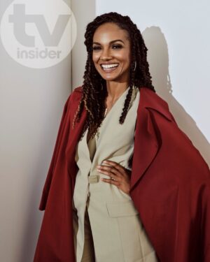 Mekia Cox Instagram - Much thnx to @tvinsider 🙏🏾 @therookieabc #therookie

Pants Suit: Visning
Coat: @lafayette148ny
Earrings: @jennifermillerjewelry
Bangles: @dinosaur_designs
Shoes: @lesilla
Rings: @simongjewelry
Sunglasses: Bottega Veneta