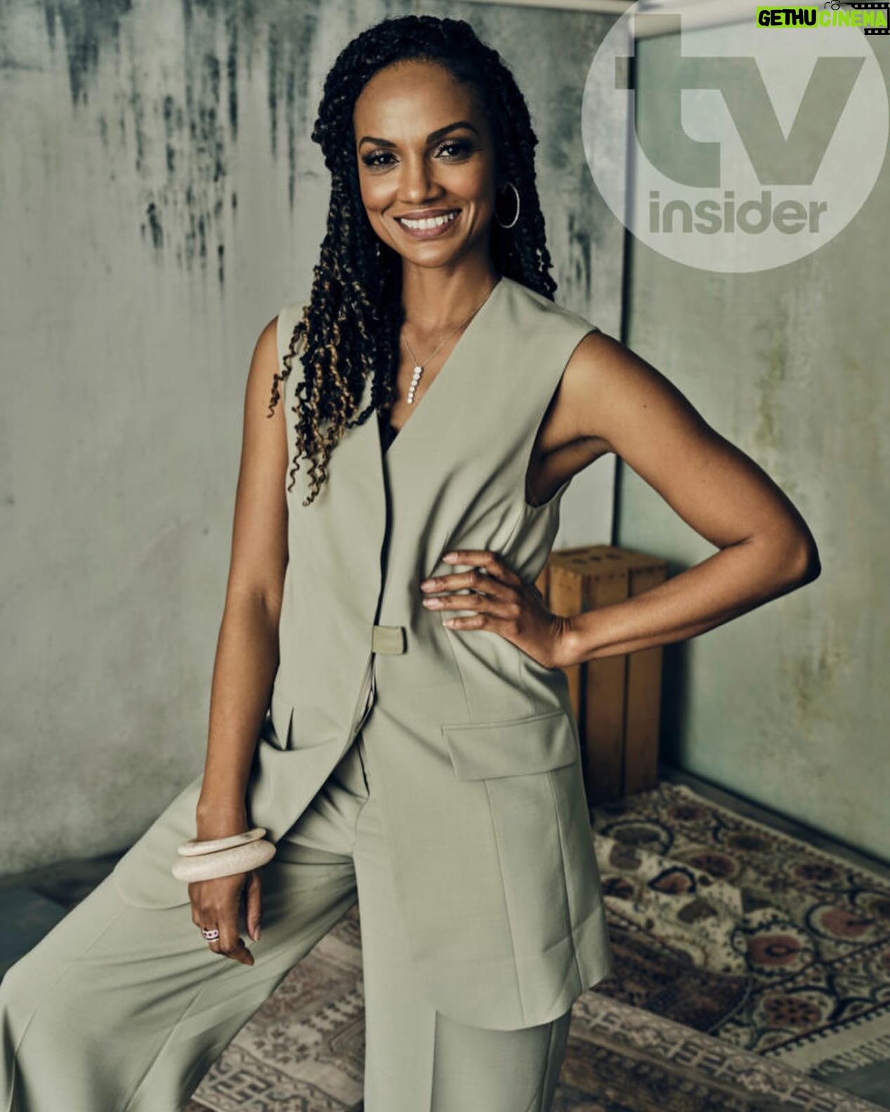 Mekia Cox - 28.6K Likes - Much thnx to @tvinsider 🙏🏾 @therookieabc #therookie
Pants Suit: Visning
Coat: @lafayette148ny
Earrings: @jennifermillerjewelry
Bangles: @dinosaur_designs
Shoes: @lesilla
Rings: @simongjewelry
Sunglasses: Bottega Veneta