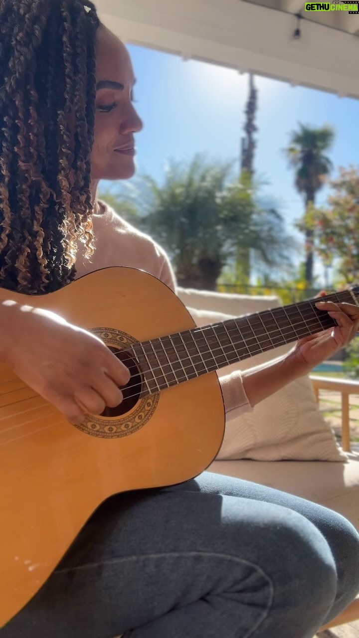 Mekia Cox - 40.2K Likes - I have not picked up a guitar in FOREVER!! But @ebwinter just had to pull out his guitar and make me duel with him 🙄.
Please forgive all the missed notes it’s time to get back to practice!!!
#guitar #guitarpractice #therookie #therookieabc