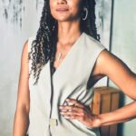 Mekia Cox Instagram – 2024 Winter TCA’s with the cast I love. ❤️ @therookieabc #TheRookie 

Make up: @antonmakeup
Pant Suit: Visning
Coat: @lafayette148ny
Earrings: @jennifermillerjewelry
Bangles: @dinosaur_designs
Shoes: @lesilla 
Rings: @simongjewelry