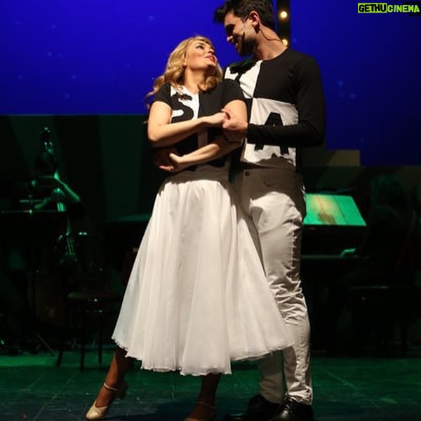 Melânia Gomes Instagram - Porque hoje estamos a celebrar o Dia Mundial do Teatro, o @teatrodonoroestecdv disponibilizou no seu site, vários espectáculos para serem vistos hoje. Pode escolher o que quiser, veja a lista no site. Quem não viu este musical que eu fiz em Viana, “PERDIÇÃO” de @fergom22 (a partir da obra AMOR DE PERDIÇÃO de Camilo Castelo Branco), tem hoje essa oportunidade - link nas minhas stories. Viva o TEATRO! Obrigada @teatrodonoroestecdv , óptima ideia 👏❤️ #diamundialdoteatro #melaniagomes #perdição #melwork @hitmanagement @montenegrotalentsoficial #vianadocastelo #vianaéamor #vianaécultura #quemgostavemquemamafica #vianaficanocoracao #teatroportuguês