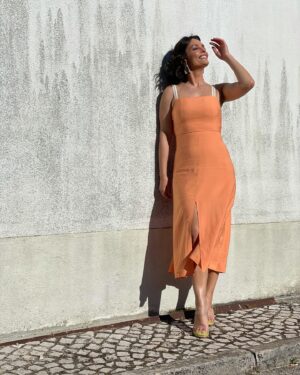 Melânia Gomes Instagram - Novo acessório imprescindível!
(foto3) 😅👌🥳

A festa assim nunca vai parar...

@_producoes_clandestinas @sicoficial #melaniagomes #melwork @hitmanagement 

Look @temperatura.oficial 
Shoes @carmensteffens.pt 
Brincos @tosca_design_complementos 
Makeup @anitoledomua 
Hair @evolution.hairstudio 
🎶 @sonsdominho
