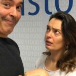 Melânia Gomes Instagram - O meu verdadeiro casamento foi “isto” sim... 😅 Eu sei, “gente tonta é pior que ladrões”, mas é o que temos... 🤷‍♀️ Parabéns @mdredondo 15 anos “nisto” (5 de casados)! ✨🤍👏 #16abril #diamundialdavoz #diadomeucasamento #melaniagomes #casamento