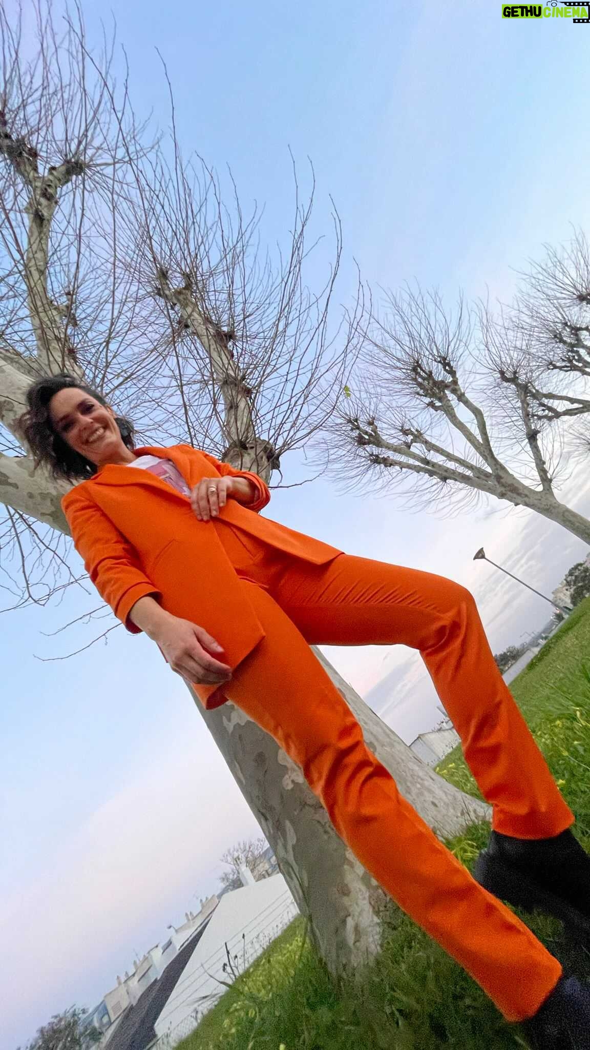 Melânia Gomes Instagram - Ontem foi dia de ficar virada ao contrário, com tanta comida boa... Especial Portugal à mesa! Vejam nas stories 😅🤩👌 Look @temperatura.oficial @temperatura_anasousa_lisboa Styling @leeinparadise Makeup @anitoledomua Hair @evolution.hairstudio 📸 @pedrojorgeduarte e @cris__domingues_ #melaniagomes #melwork @_producoes_clandestinas @sicoficial @hitmanagement @joaopauloshowsa @amproducoes.pt @joaobaiaobaiao @emanueloficial.pt @lucianaabreuoficial @micaela_artista_oficial @rochacomedy