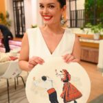 Melânia Gomes Instagram - Neste Dia do Trabalhador vim apresentar a minha coleção especial da @letheshome na @casafeliz Porque... “Quem não é de comer, não é de trabalhar...” ❤️ E atenção, tenho uma SURPRESA para quem for hoje ao site www.LethesHome.Pt 📸 @pedromelo_photo Look @anasousa_oficial Styling @leeinparadise Makeup @anitoledomua Cabelos @estelahairstylistpereira Brincos @filigranadviana Shoes @aldo_shoes #melaniagomes #melwork #chieira #vianaéamor #quemgostavemquemamafica #vianaficanocoracao #vianadocastelo #letheshome @mais.que.uma @hitmanagement @sicoficial @coraleuropa @gea_oficial