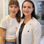 Mel Lisboa Instagram – Carnaval acabou e a realidade vem se debruçando. Hora de se cuidar, meu povo! 💁‍♀️😌
E ela, minha dermatologista @maira_astur , tem sido fundamental para a saúde e beleza da minha pele. 🫶
Quanto antes a gente começar a se tratar, melhor. Assim, conseguimos fazer tratamentos preventivos, que são menos arriscados e geram resultados naturais ✨️
E agora vambora que o ano tá só começando 🍀💙