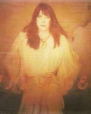 Mel Lisboa Instagram - Falta pouco pra estreia de ‘Rita Lee – Uma Autobiografia Musical’ e olha que incrível essa recriação de Mel Lisboa da icônica capa do disco lançado por Rita Lee em 1980! 

Dez anos depois do sucesso ‘Rita Lee Mora ao Lado’, Mel Lisboa volta a interpretar a roqueira-mor em um espetáculo inédito, desta vez inspirado na autobiografia da cantora, lançada em 2016. 

O texto de Rita, numa narrativa envolvente e perfeita para um musical biográfico, conta do primeiro disco voador avistado por ela ao último porre. Sem se poupar, ela fala da infância e dos primeiros passos na vida artística; de Mutantes e de Tutti-Frutti; de sua prisão em 1976, na ditadura; do encontro de almas com Roberto de Carvalho; das músicas e dos discos clássicos; do ativismo pelos direitos dos animais; dos tropeços e das glórias.

Ao lado de Mel, estão no elenco Bruno Fraga, Fabiano Augusto, Carol Portes, Debora Reis, Flavia Strongolli, Yael Pecarovich, Antonio Vanfill, Gustavo Rezê e Roquildes Junior. 

Com roteiro e pesquisa de Guilherme Samora, direção de Marcio Macena e Débora Dubois e direção musical de Marco França e Marcio Guimarães, o espetáculo estreia dia 26 de Abril no Teatro Porto, em São Paulo. Últimos ingressos à venda em sympla.com.br

(Foto de Priscila Prade, com figurino de Carol Lobato e visagismo de Anderson Bueno)

#cenamusical #teatromusical #musicais #teatro #musical #broadway #broadwaymusical #cultura #theatre #musicaltheatre #agendacultural #saopaulo #ritalee #mellisboa #ritaleeumaautobiografiamusical