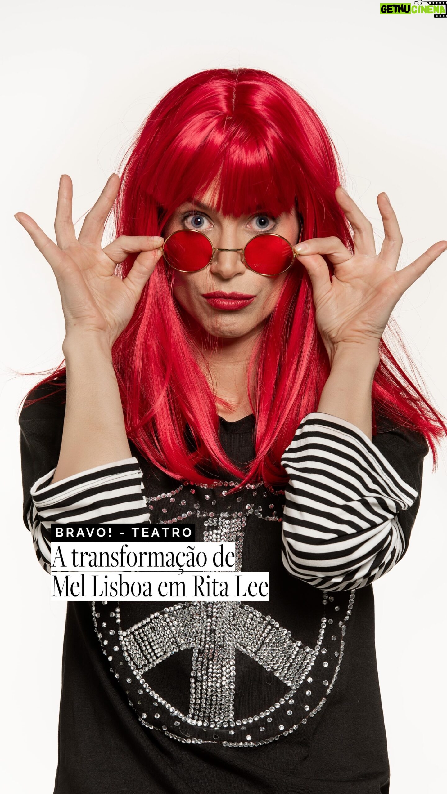 Mel Lisboa Instagram - Há um ano, perdemos a incomparável Rita Lee. Para honrar a memória da eterna rainha do rock, compartilhamos um trecho da entrevista exclusiva que fizemos nos bastidores do espetáculo ‘Rita Lee, uma Autobiografia Musical’, estrelado por @mellisboa. A atriz recebeu a @revista.bravo em seu camarim, momentos antes de subir ao palco do @teatroporto, e falou sobre responsabilidade de interpretar uma artista tão querida pelos brasileiros enquanto passava pelo seu processo de caracterização. Qual música de Rita fez (e faz) parte da trilha-sonora da sua vida? (Reportagem: @htozze; edição de vídeo: @bruckns; visagismo de @andersonbueno)