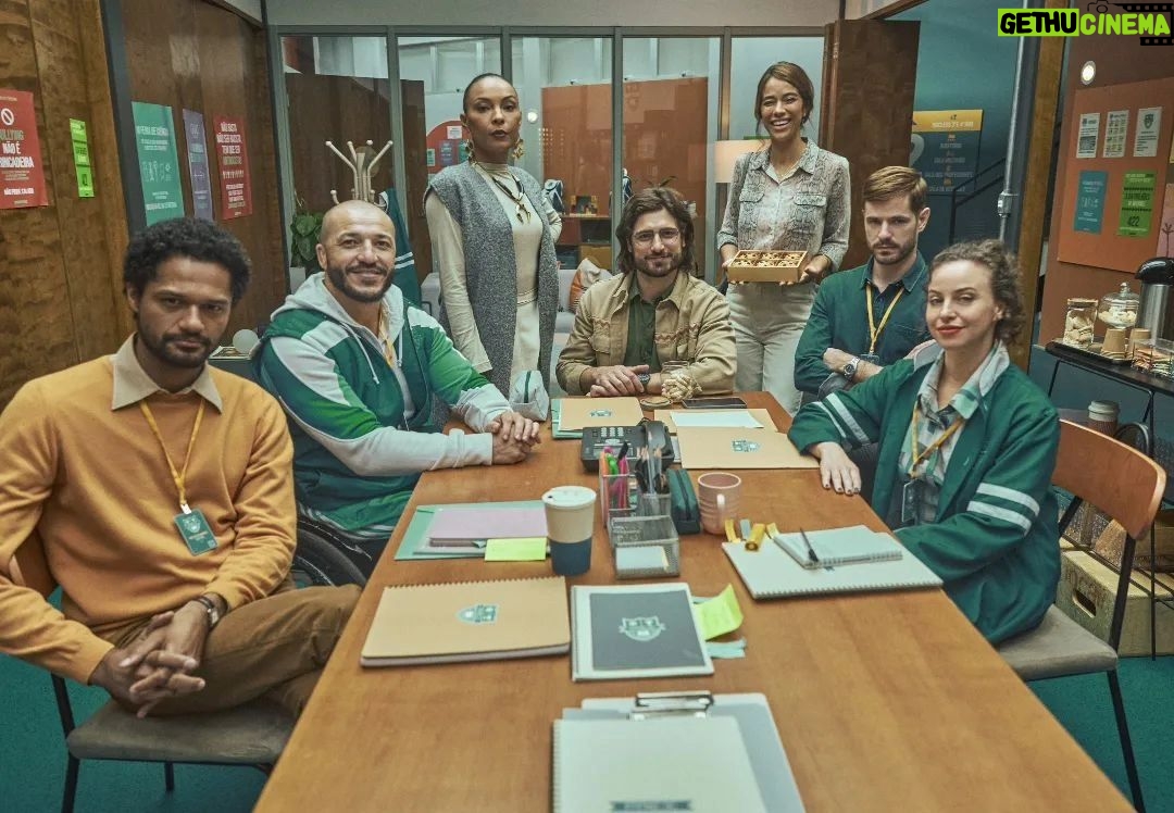 Mel Lisboa Instagram - Vem aí #Luz na @netflixbrasil #Repost @florestaprod --- #photodump de parte do elenco incrível de Luz, primeira série infanto-juvenil brasileira da @netflixbrasil. Não esqueça de ativar o lembrete na plataforma - o lançamento vem aí, com episódios para a família toda assistir #EmBreve✨ #Luz é uma produção da Floresta. #TeamFloresta #SomosLuz