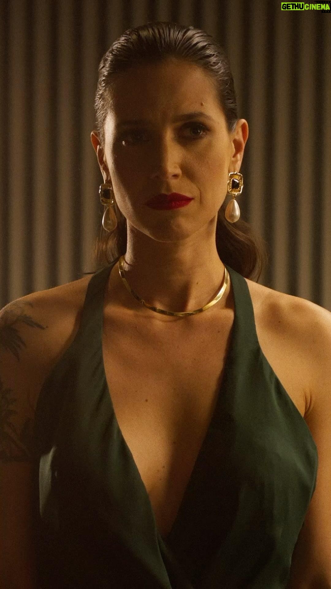 Mel Lisboa Instagram - Assista #ForamOsSussurrosQueMeMataram hoje nos cinemas! Sinopse // Ingrid Savoy, uma celebridade prestes a entrar em um reality show, passa seus dias confinada em um quarto de hotel. Entre visões premonitórias, um ataque de paparazzi e atentados anarquistas que rebentam pela cidade, a artista vive a constante iminência de um escândalo. O filme promete provocar o espectador, não perca! Confira os cinemas participantes e garanta seu ingresso. #TodosFazemParteDoJogo #Cinesystem #CinemaAlémDoFilme