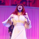 Mel Lisboa Instagram - @mellisboa brilha como Rita Lee em @ritaleeumaautobiografiamusical no @teatroporto Camarim por @rafamarques_fotografo exclusivo para blogdoarcanjo.com @miguel.arcanjo 👼🏽 O musical fez sessão VIP nesta quinta, 2 de maio, e emocionou familiares e amigos de Rita, além de personalidades da cultura e do entretenimento, que aplaudiram fortemente o espetáculo. Noite de pura homenagem à nossa eterna Rainha do Rock. @ritaleeumaautobiografiamusical Roteiro @guilhermesamora Direção @marciomacena @debora.dubois28 Em cartaz de sexta a domingo até 7 de julho no Teatro Porto em São Paulo. Ingressos na Sympla. Assessoria @abalsanelli @instadapombo Curadoria @andreacioli77 #ritalee #ritaleeumaautobiografiamusical #musical #blogdoarcanjo #miguelarcanjo #miguelarcanjoprado #teatro #Cultura #arte