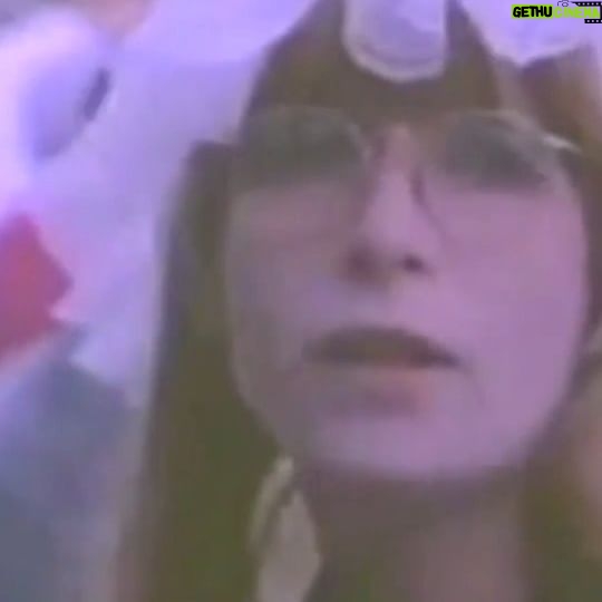 Mel Lisboa Instagram - Há um ano, Rita subiu em seu disco voador e foi espalhar sua história em outras dimensões, mas deixou aqui muita saudade. Essa singela homenagem é para lembrar essa energia de alegria e vida que está no coração e na lembrança de quem conheceu um pouco do seu talento de fazer rir e se emocionar, seja por algum programa de TV ou por alguma música que ficou grudada que nem um chiclete gostoso de Tutti Frutti. Viva Rita Lee! 🛸🤘