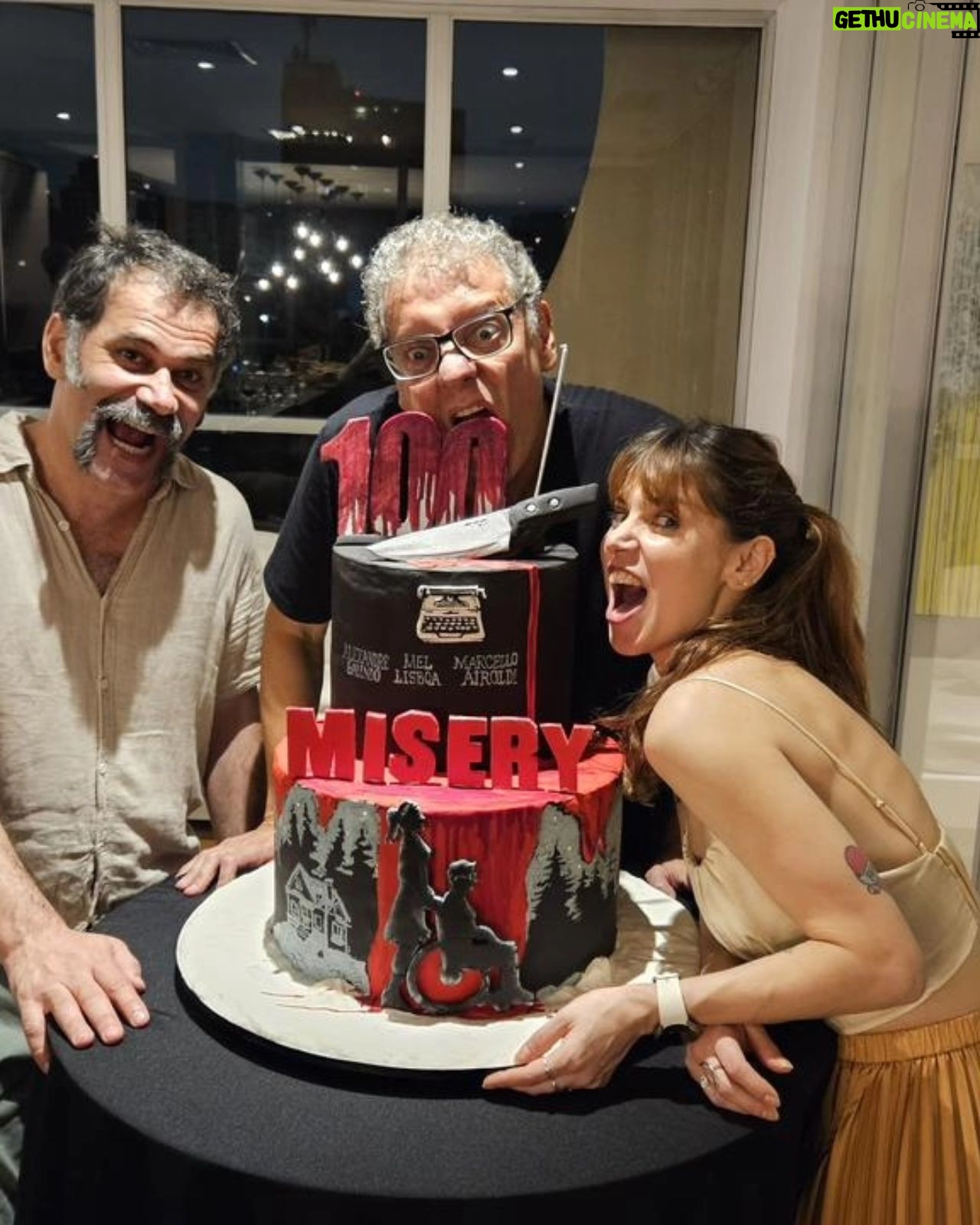 Mel Lisboa Instagram - 100 apresentações de @miseryapeca e temporada nova no @tuca.pucsp até 31/03. Motivos de sobra para comemorar!! 🎉🎉🎉 Vendas pela @sympla . Link na bio 🎭♥️