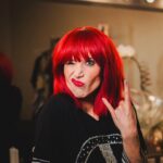 Mel Lisboa Instagram - @mellisboa brilha como Rita Lee em @ritaleeumaautobiografiamusical no @teatroporto Camarim por @rafamarques_fotografo exclusivo para blogdoarcanjo.com @miguel.arcanjo 👼🏽 O musical fez sessão VIP nesta quinta, 2 de maio, e emocionou familiares e amigos de Rita, além de personalidades da cultura e do entretenimento, que aplaudiram fortemente o espetáculo. Noite de pura homenagem à nossa eterna Rainha do Rock. @ritaleeumaautobiografiamusical Roteiro @guilhermesamora Direção @marciomacena @debora.dubois28 Em cartaz de sexta a domingo até 7 de julho no Teatro Porto em São Paulo. Ingressos na Sympla. Assessoria @abalsanelli @instadapombo Curadoria @andreacioli77 #ritalee #ritaleeumaautobiografiamusical #musical #blogdoarcanjo #miguelarcanjo #miguelarcanjoprado #teatro #Cultura #arte