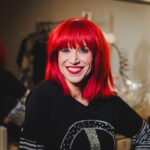 Mel Lisboa Instagram - @mellisboa brilha como Rita Lee em @ritaleeumaautobiografiamusical no @teatroporto Camarim por @rafamarques_fotografo exclusivo para blogdoarcanjo.com @miguel.arcanjo 👼🏽 O musical fez sessão VIP nesta quinta, 2 de maio, e emocionou familiares e amigos de Rita, além de personalidades da cultura e do entretenimento, que aplaudiram fortemente o espetáculo. Noite de pura homenagem à nossa eterna Rainha do Rock. @ritaleeumaautobiografiamusical Roteiro @guilhermesamora Direção @marciomacena @debora.dubois28 Em cartaz de sexta a domingo até 7 de julho no Teatro Porto em São Paulo. Ingressos na Sympla. Assessoria @abalsanelli @instadapombo Curadoria @andreacioli77 #ritalee #ritaleeumaautobiografiamusical #musical #blogdoarcanjo #miguelarcanjo #miguelarcanjoprado #teatro #Cultura #arte