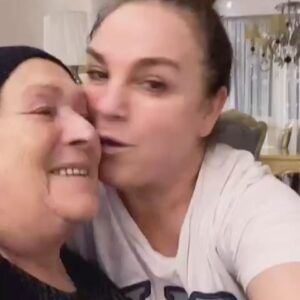 Melahat Abbasova Instagram - 😭😭😭 Bayramın mübarek annem. 😭😭😭 Mukaddes günde bizi terk edeli 2 gün oldu cennetlik annem😭 .Sen bana ALLAHIN bir lütfuydun. Evet beni  sen doğurmadın. Kan bağımız yok. 33 yılda hep sevgini gördüm Annem!! Ananların anası annem. Mekanın cennet olsun CENNETLİK KADIN!! Babamın, Oğlunun yanında huzurla uyu. Seni çok ama çok seviyorum. Ve seni Sonsuzadek özleyecem Canım annem. ALLAH sana rahmet eylesin🙏🙏🙏 😭😭