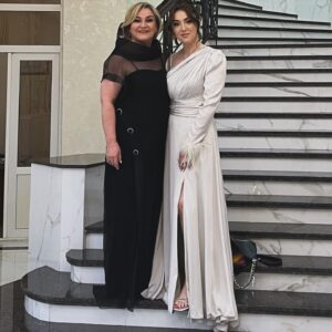 Melahat Abbasova Instagram - Bibisinin  gözeli , adını atamın her bayramda bize aldığı ve çox sevdiyim nergiz çiçeyinden alıb  sene goyduğum  canım Nergizim ❤️ Adgünün mübarek olsun . Sonsuzadek hep sağlıklı mutlu huzurlu başarılı ol aşkım menim. Seni çox sevirem🎂🎂🎂🎂🎂❤️❤️❤️❤️🌺🌺🌺🌷🌷🌷🌷 @narel_design ❤️