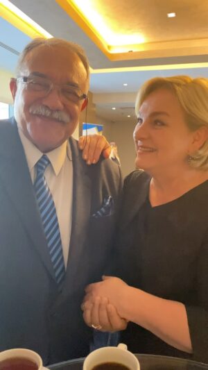 Melahat Abbasova Instagram - Bugun gözel dostlarımla  tedbirden evvel gözel bir gün çay saatı. Azerbaycanımızın deyerlileri @novcahan @alihan.samedov