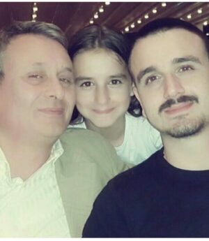 Melahat Abbasova Instagram - Doğumgünün kutlu olsun güzel insan, evezolunmaz güzel baba. İyiki varsın. İyiki doğdun. ALLAH sana uzun ömür versin .Mutlu, huzurlu, işlerinde başarılar diliyorum. Sonsuzadek hep beraber yüzümüz gülsün . Seni çok seviyoruz🎂🎂🎂🎂❤️❤️❤️