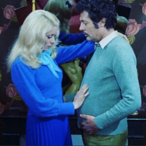 Mélanie Doutey Instagram - Bienvenue 2018 bonne année à tous #2018 #levenementleplusimportantdepuisquelhommeamarchesurlalune #jacquesdemy #marcellomastroianni #catherinedeneuve