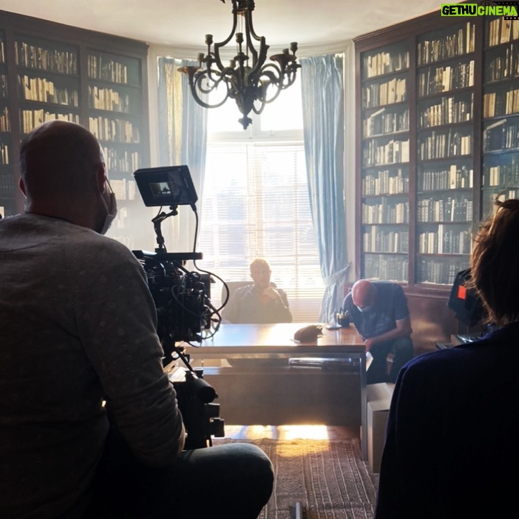 Mélanie Doutey - 1K Likes - Fin de première semaine sur l#inexorable de @fabriceduwelz avec Monsieur #benoitpoelvoorde et #albagaiabellugi #quedubon #joieduplateaumasqué