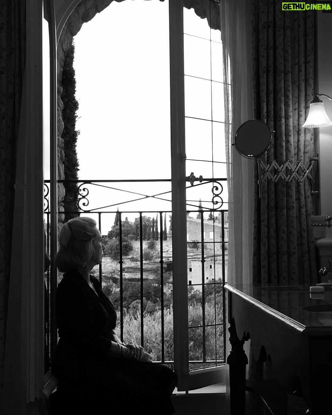 Mélanie Doutey - 2K Likes - La beauté de Ma mère #mercimoniquedenousavoirreunies @bastidedegordes 🙏🌹