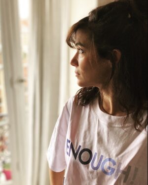 Mélanie Doutey Instagram - 25.11.20 Journée Nationale pour lutter contre les violences faites aux femmes et aux enfants @womensafeandchildren l intégralité des ventes de ce T-shirt sera reversée aux associations soutenues par @bashparis #bashstrongertogether