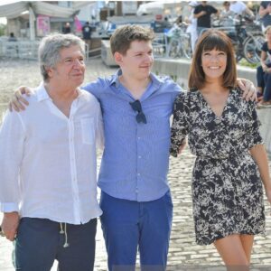 Mélanie Doutey Instagram - Merci au festival de La Rochelle @festivaldelafiction pour son accueil de la belle etincelle Le 5 octobre sur @m6officiel de @hervemimran avec @gauthier.gagniere #bernardcampan #lionelastier @angelique_pretti @theatreducristal et toute cette équipe merveilleuse réunie grâce à @kare_productions  merci @vanessabruno @la_petiteboite 🥰